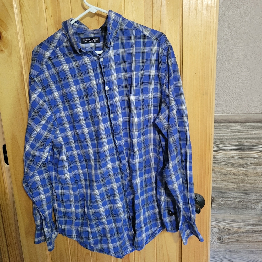 Roundtree & Yorke Long Sleeved Button Up Blue Plaid Shirt Size LT